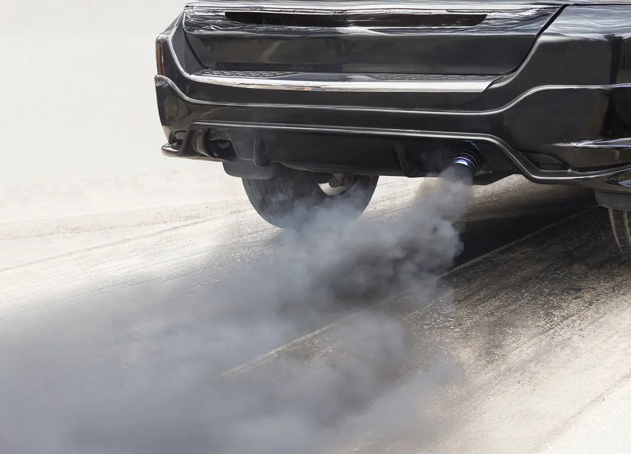 Read more about the article Zulas­sungs­steuer für Verbrenner: So will Green­peace E-Mobilität fördern
