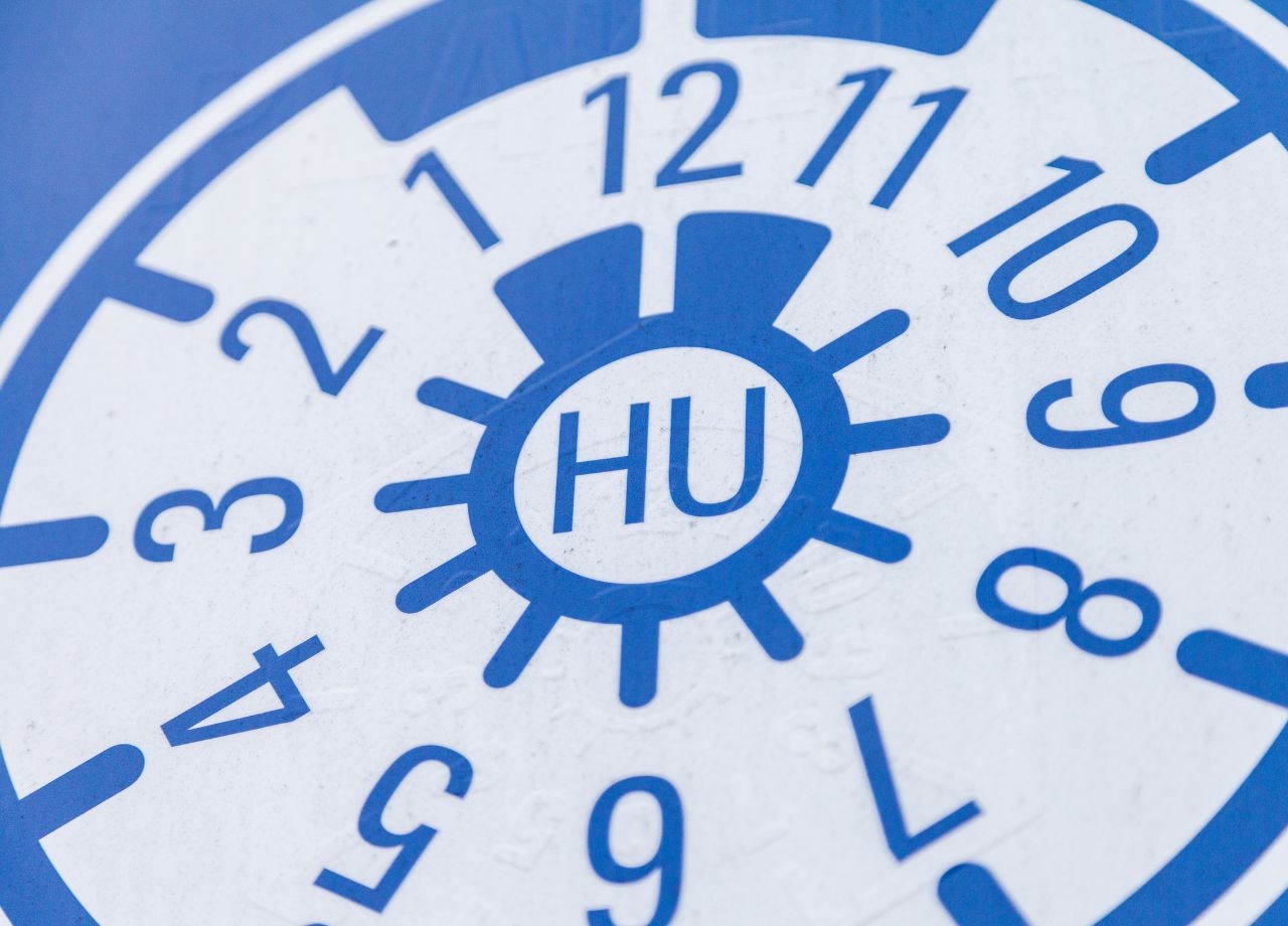 Read more about the article Haupt­un­ter­su­chung: Darf der TÜV in Zukunft noch ein Auge zudrücken?
