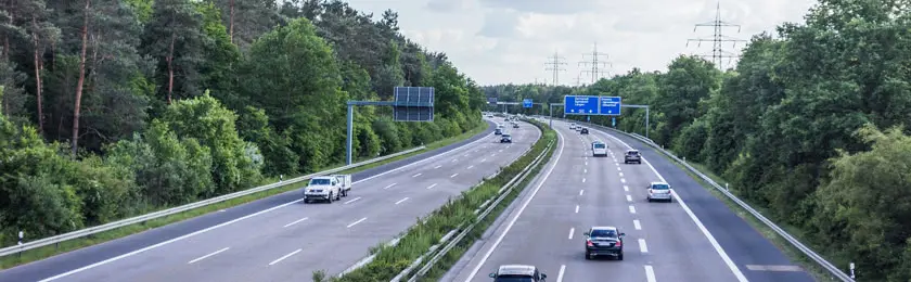 Read more about the article Autobahn & Kraft­fahr­straße - wichtig zu wissen