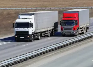 Read more about the article Elefan­ten­rennen auf der Autobahn – wenn Lkw-Fahrer im Bummel­tempo überholen