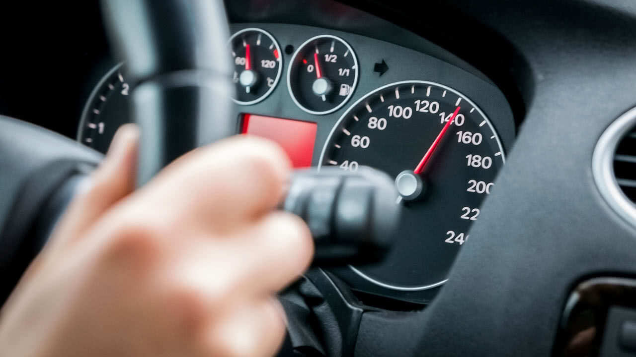 Read more about the article Landes­bi­schof spricht sich gegen Tempo­limit aus