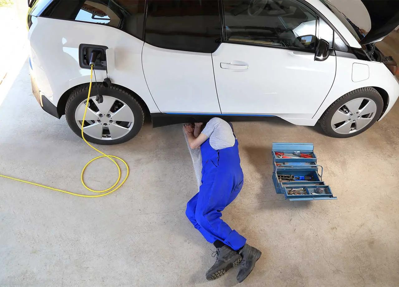 Reparatur von E-Autos um ein Drittel teurer als bei Verbrennern.