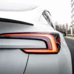Gefähr­liche Phantom­brem­sungen: Kraftfahrt-Bundesamt überprüft Tesla-Modelle