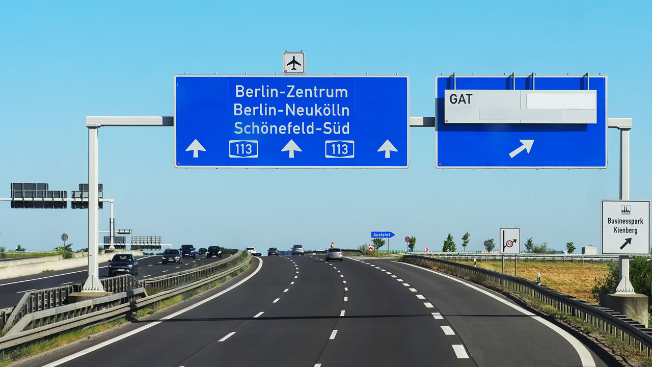 Read more about the article Umwelt­ak­ti­visten manipu­lieren Tempo­limit im Straßenverkehr